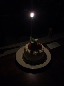 ディナー後の誕生日ケーキ